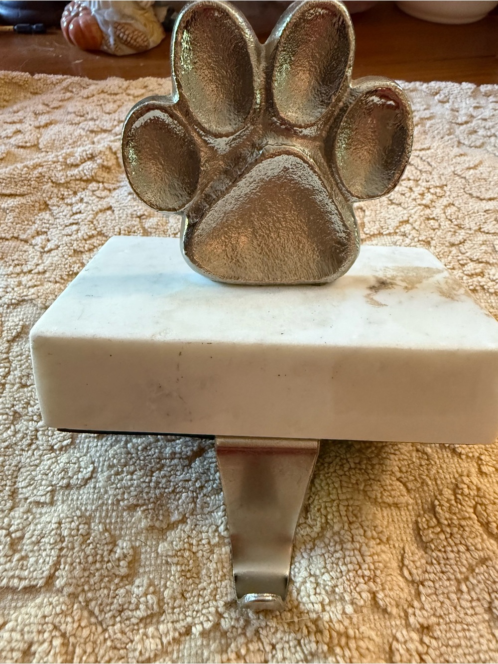 Paw-Shaped Accent Hook on White Marble Base - Silver Finish